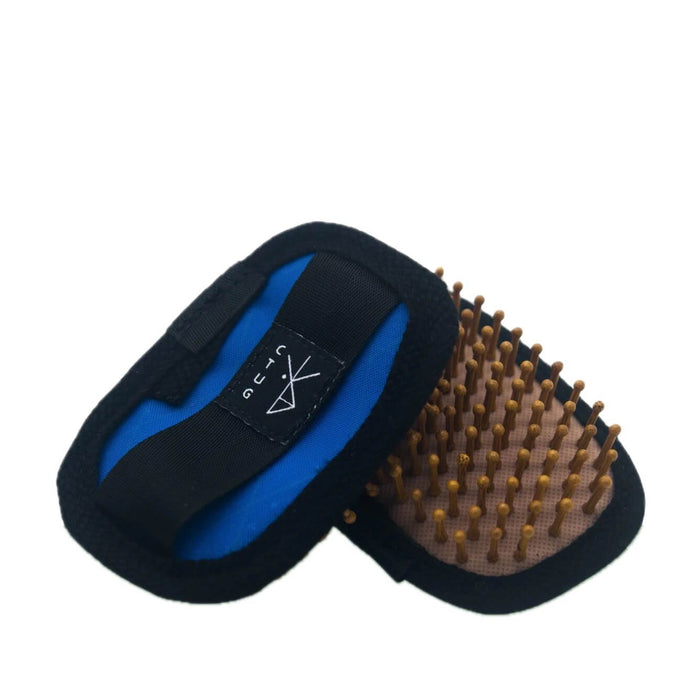 CTUG Hiker Hairbrush folded, blue – studio view