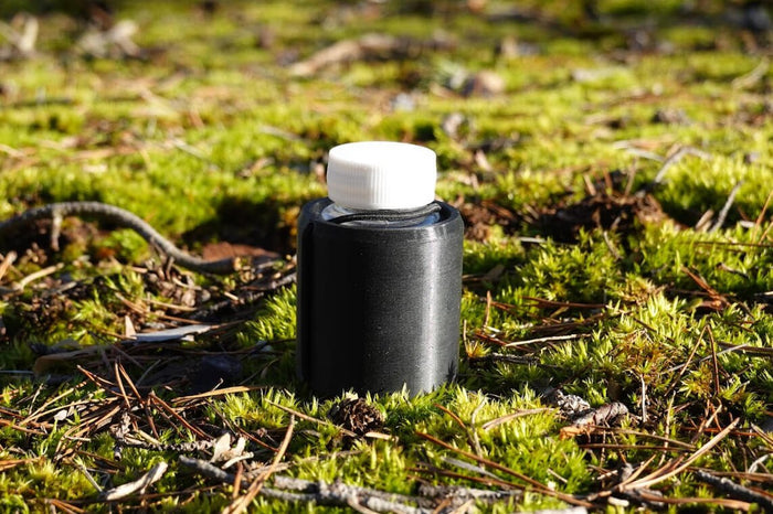 EMO Outdoor Capsule – capsule standing on grass outdoors