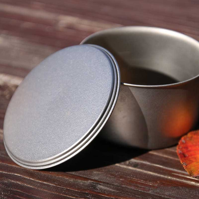 EVERNEW Ti Cup 400FD – titanium cup with lid resting alongside, outdoors on wood