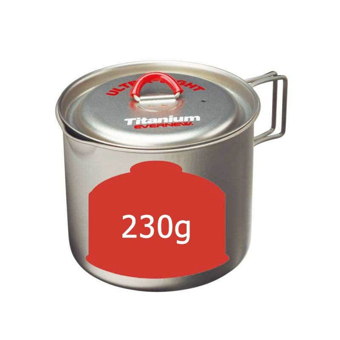 EVERNEW Ti Mug Pot 900 – front studio view, callout showing a 230g gas canister fits inside