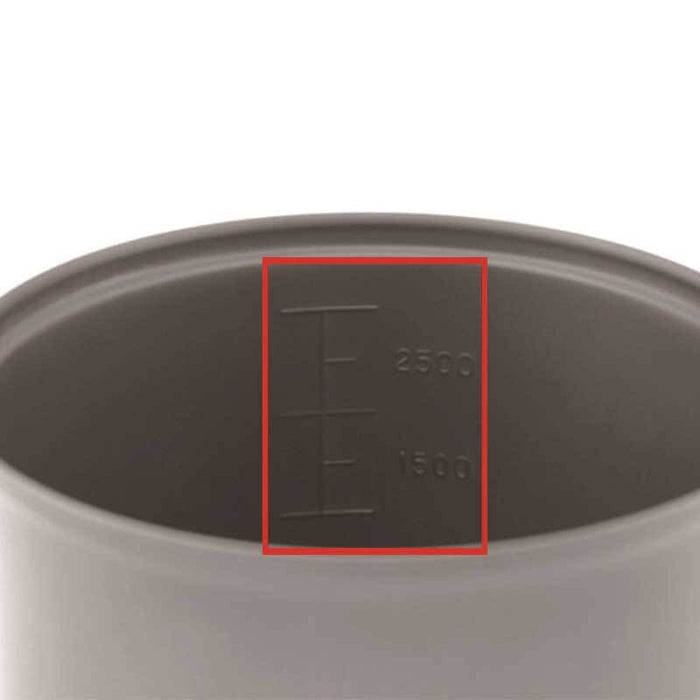 EVERNEW Ti Non-Stick Pot 600 – interior volume graduation markings detail