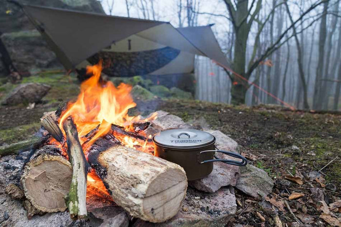 EVERNEW Ti Non-Stick Pot 900 – pot on a campfire in a misty forest, outdoors