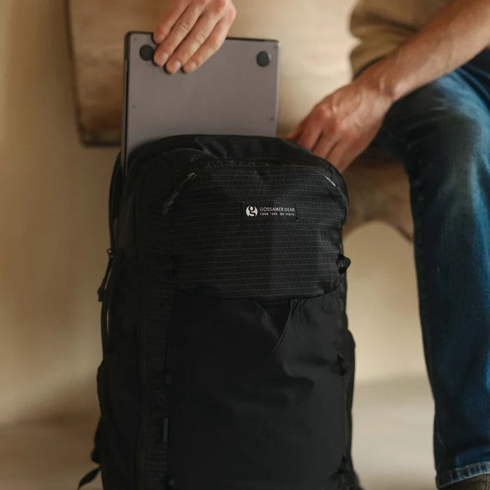 Gossamer Gear Aero Jet V2 – laptop being placed into the top compartment