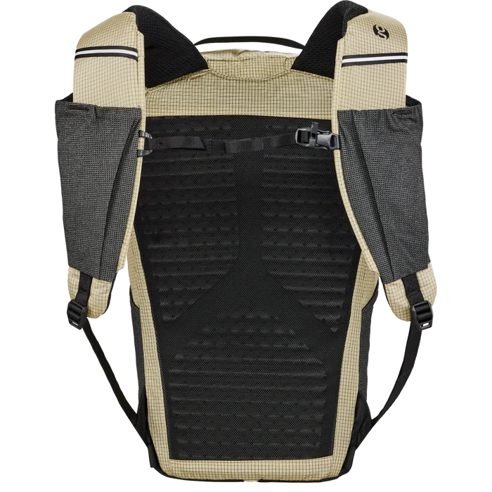 Gossamer Gear Cima 15 Daypack – ventilated back panel and shoulder straps, rear view