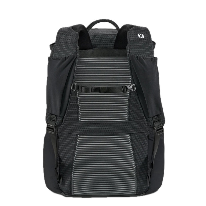 Gossamer Gear Vagabond Jet V2 – back panel with ventilated padding and adjustable straps