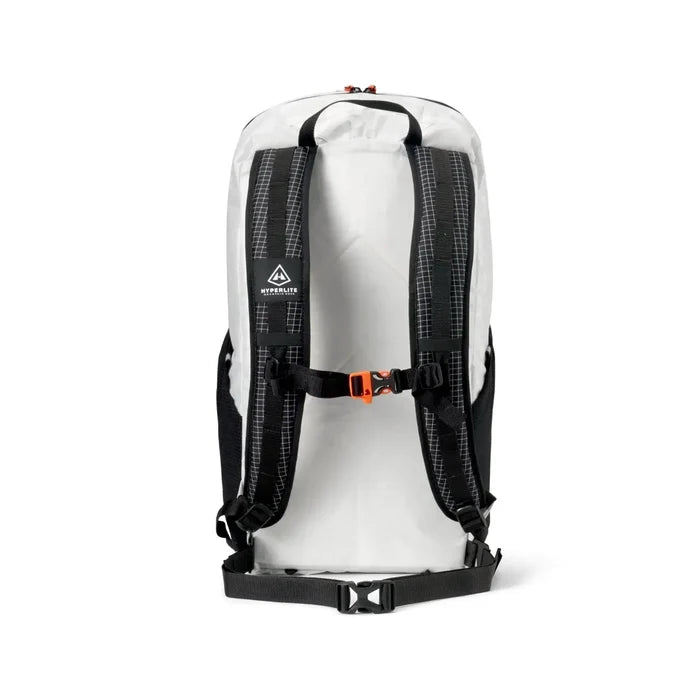 Hyperlite Mountain Gear Daybreak 22 – hydration tube routed through top handle, detail