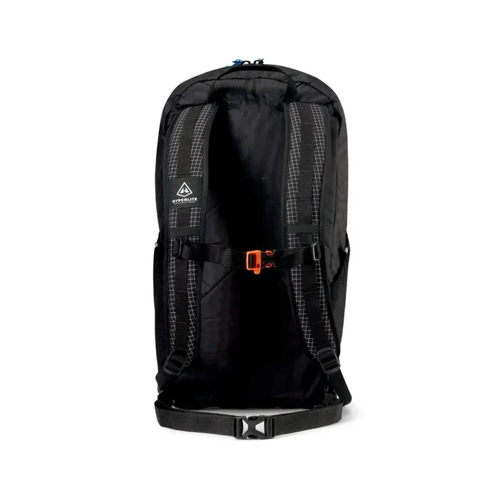 Hyperlite Mountain Gear Daybreak 22 in black – back panel with harness, studio