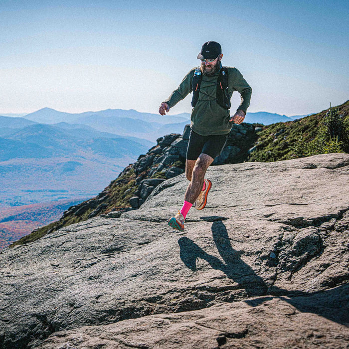 Hyperlite Mountain Gear Pemi 15 – trail runner descending a rocky ridge wearing the pack