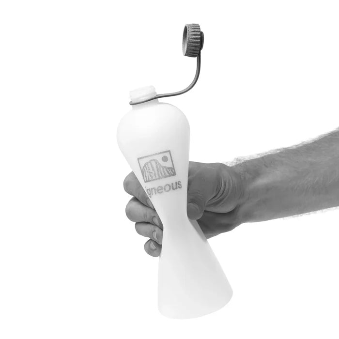 Igneous NOBO Bottle – squeezing the bottle, demo