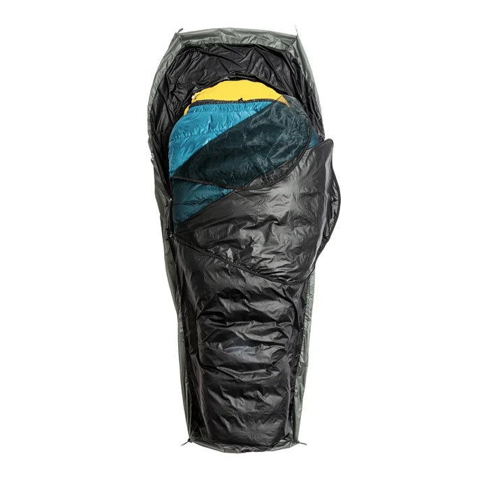 KATABATIC GEAR Wren Bivy closed with a quilt inside