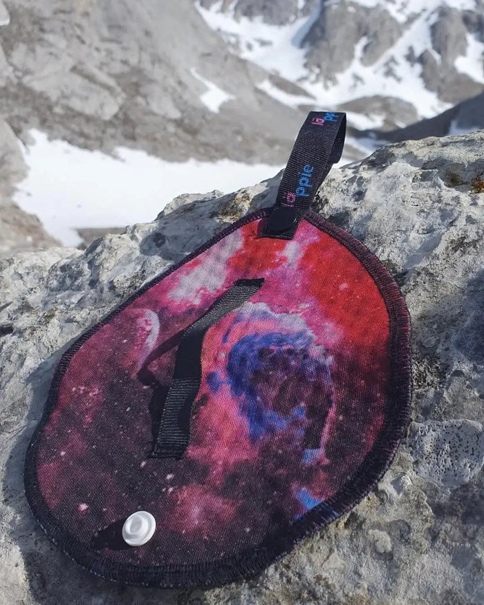 Läppie Pee Cloth in Universe print – hanging on a rock outdoors
