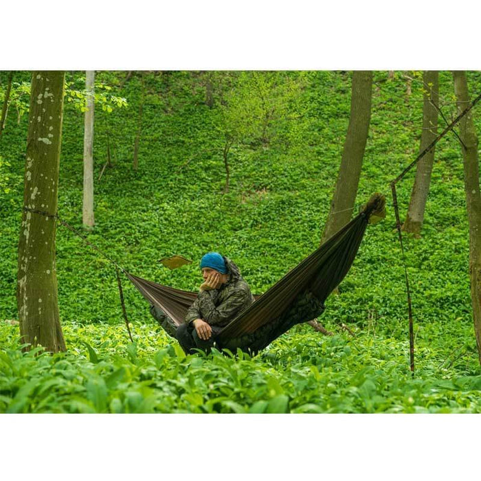 Outdoorline Orinoco ultralight hammock – person relaxing in the forest