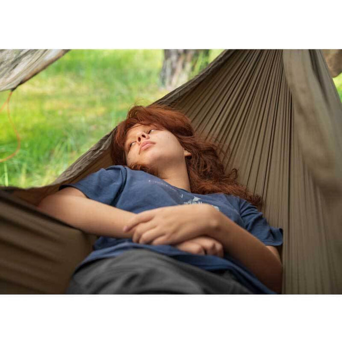 Outdoorline Orinoco ultralight hammock – lying back in the hammock