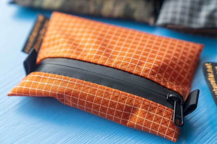 Outdoorline Ultralight Wallet HDPE Gridstop – orange wallet close-up