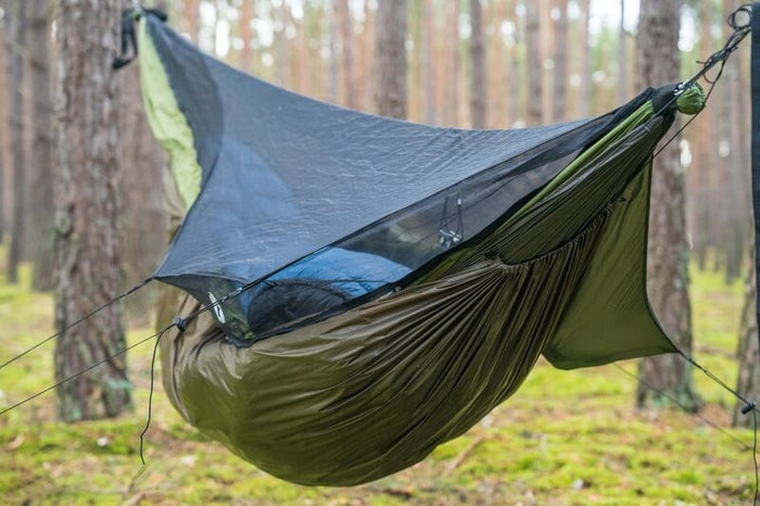 Outdoorline Underquilt Protector – on an end-gathered hammock in the forest