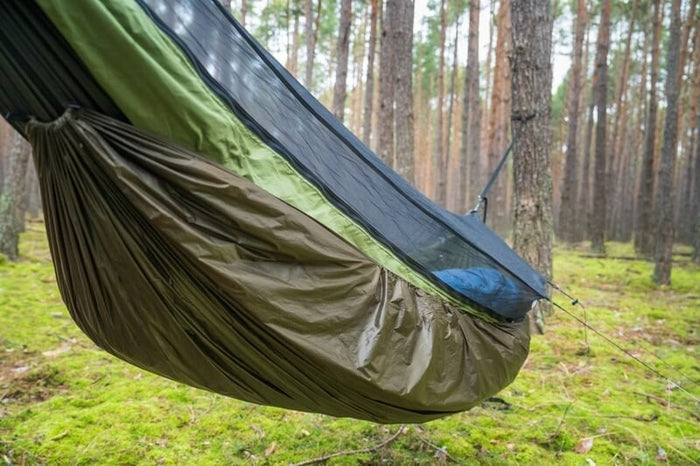 Outdoorline Underquilt Protector – green protector under a hammock