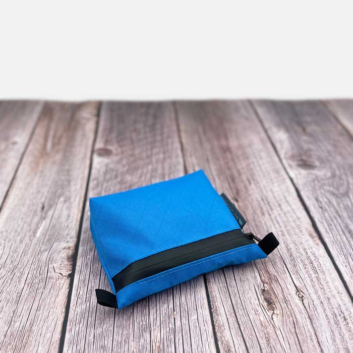 Outdoorline Zipper Pouch Small Ecopak – blue pouch on wood