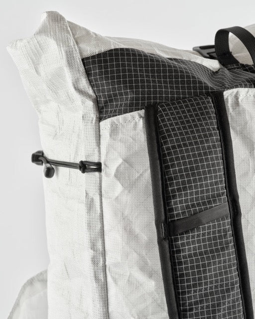 Pa’lante V2 – roll-top closure detail