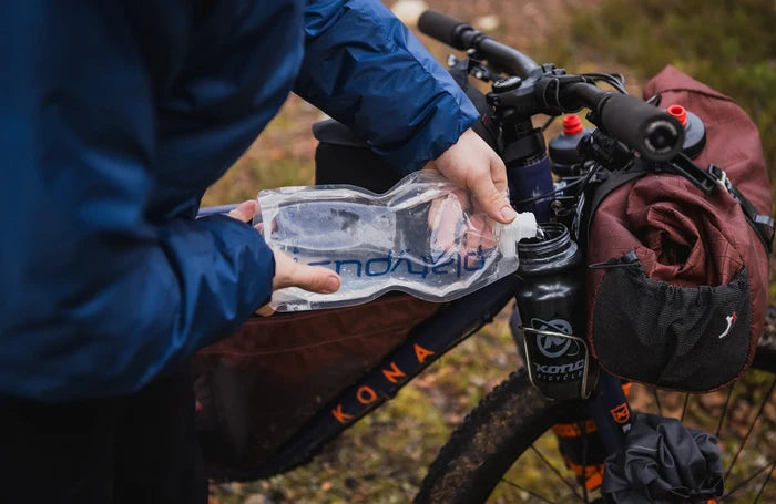 Platypus SoftBottle 1L – filling by a bike outdoors