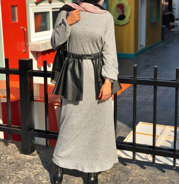 Ribbed winter grey dress with detached leather skirt belt. - Livefree