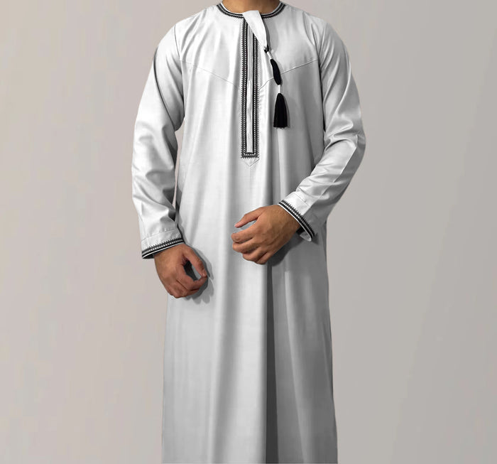Solid Color Round Neck Embroidered Thick Tassel Men's Long Sleeve Robe - Livefree