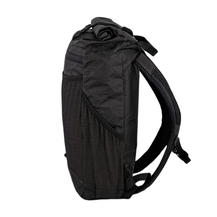 ULA Ultra Node in black, opposite side profile with mesh pocket