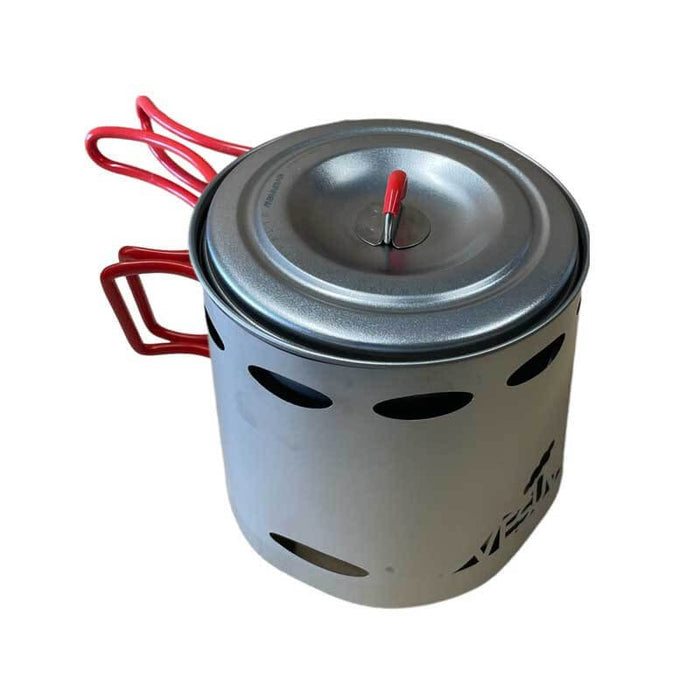 VESUV Titanium Windshield 0,6 L around a pot with folding handles, studio view
