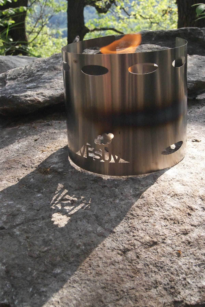 VESUV Titanium Windshield 0,9 L over a pot on a rock, front detail