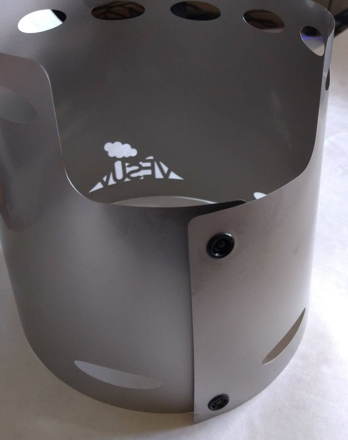 VESUV Titanium Windshield 0,9 L top view showing ventilation holes detail