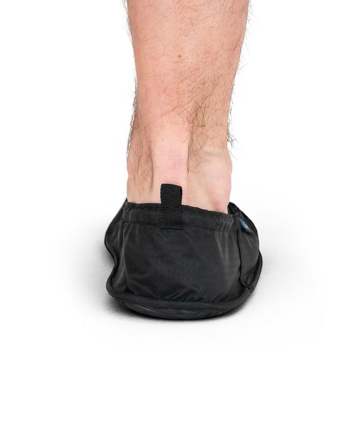Zpacks Deluxe Camp Shoes in black – worn, heel view