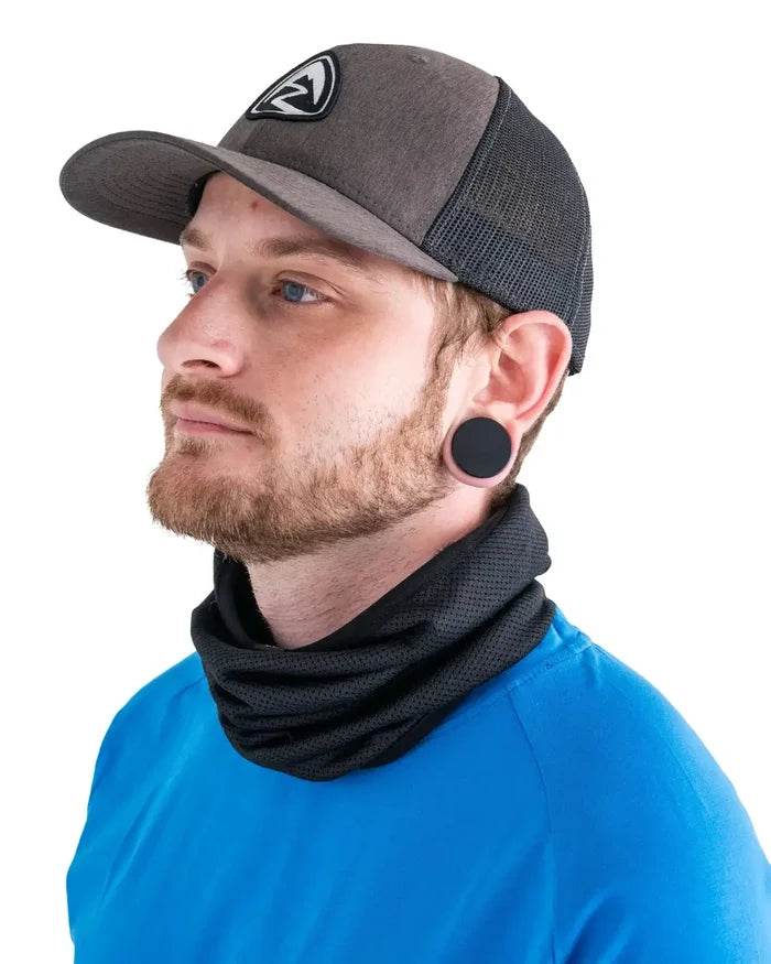Zpacks Octa Fleece Neck Gaiter in black – worn around the neck